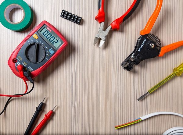 Skuteczne strategie oszczędzania energii w budynku biurowym